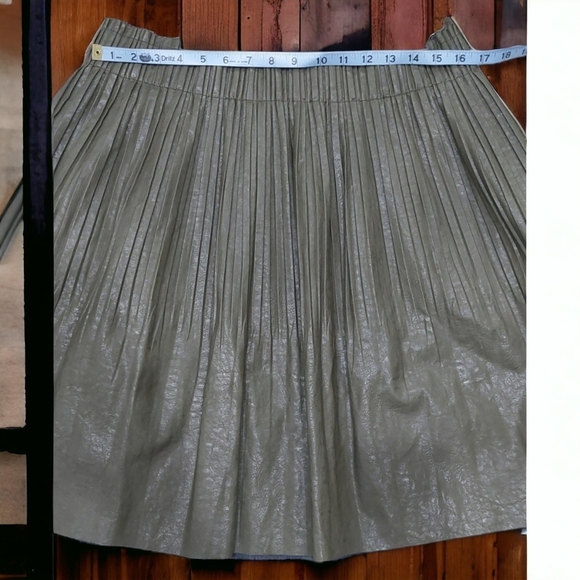 Anthropologie Vegan Leather Pleated Skirt Moss Green Lined Raw Hem Elastic Waist - Picture 4 of 12